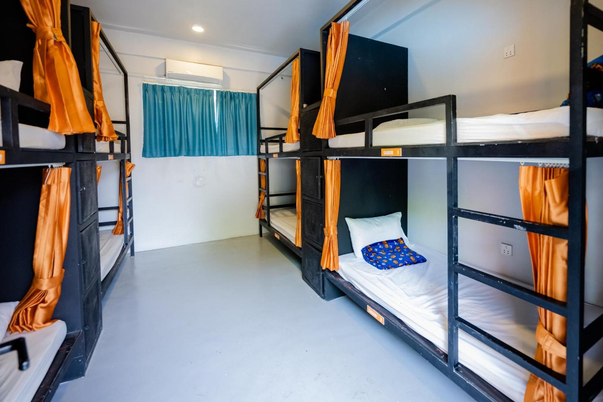 White Rabbit Hostel Сиемрип Экстерьер фото