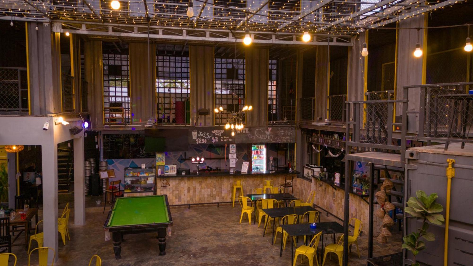 White Rabbit Hostel Сиемрип Экстерьер фото