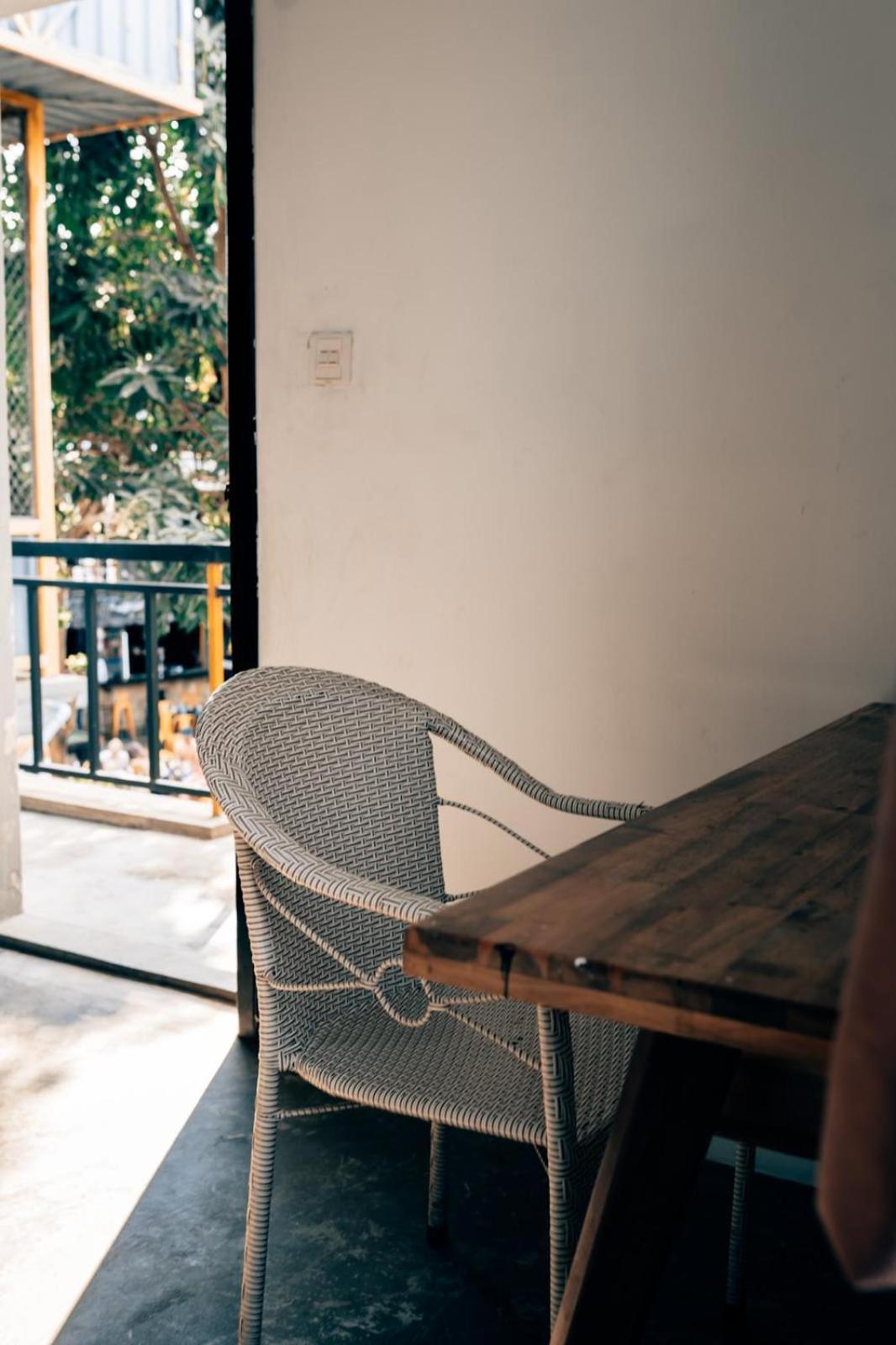 White Rabbit Hostel Сиемрип Экстерьер фото